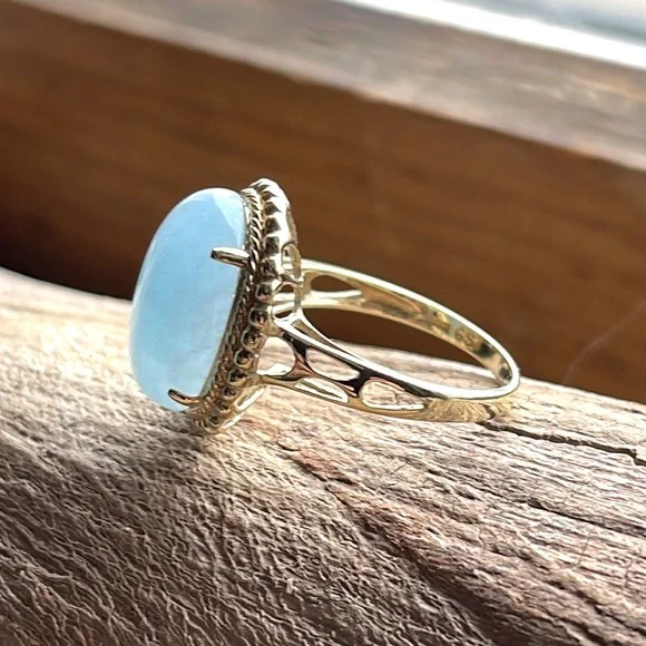 14k- 5.39Ct Oval Aquamarine Cabochon ring